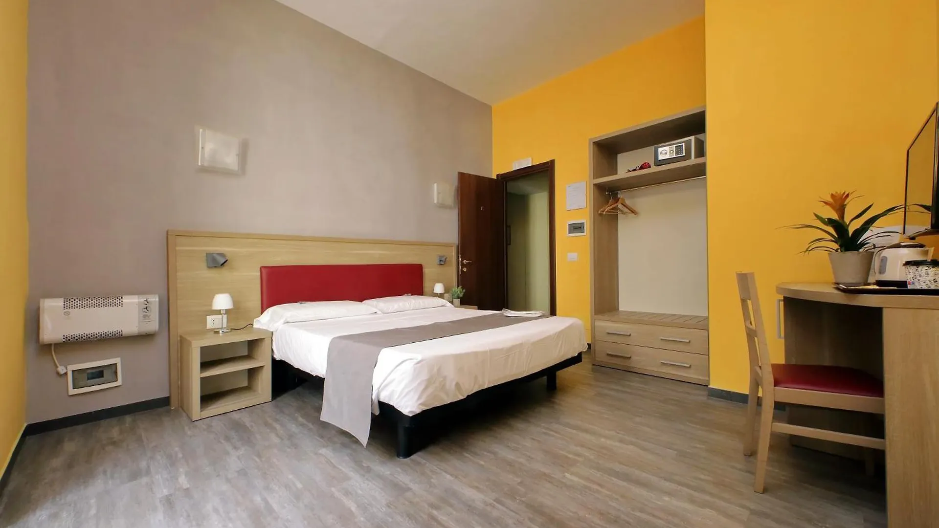 Lhg Comfy Rooms Rome 2*,