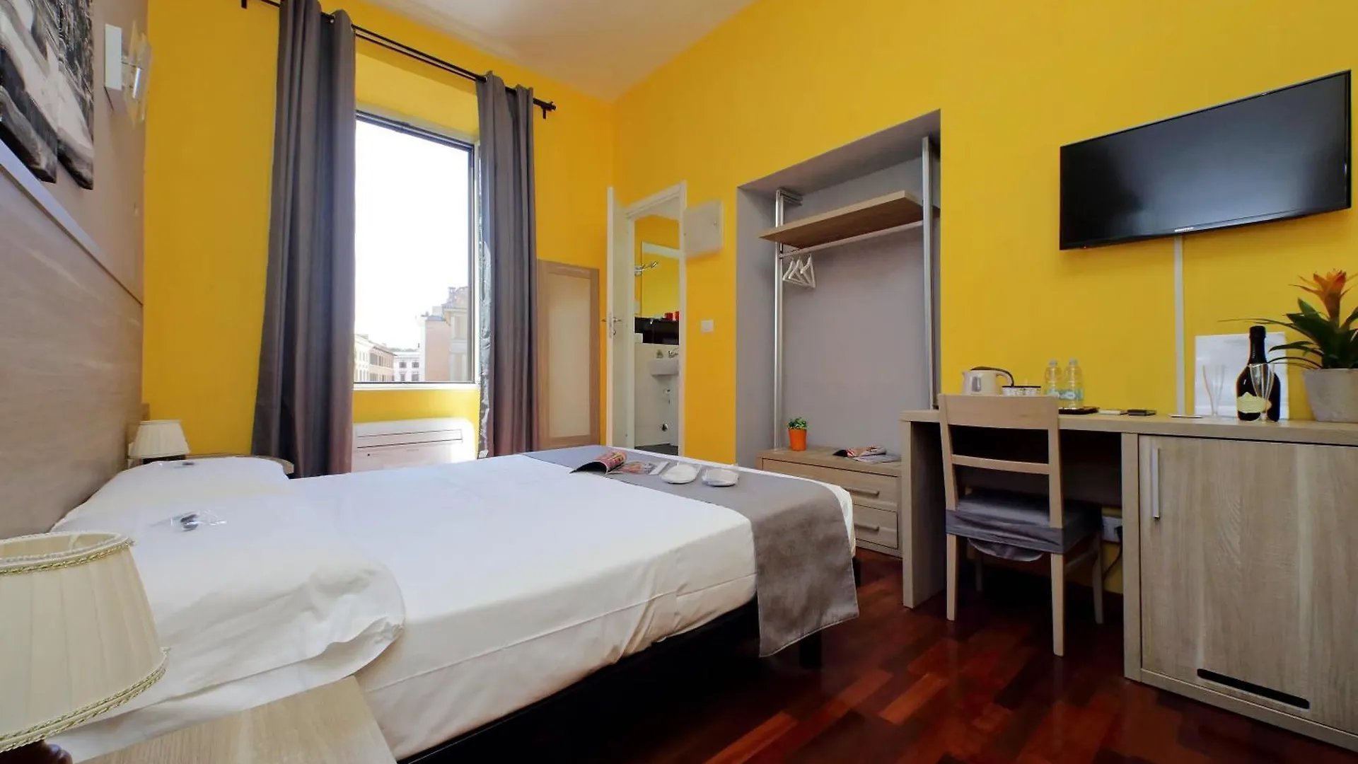 Lhg Comfy Rooms Rome 2*,